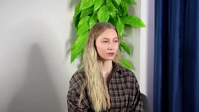 Snapshot of YuetteRaef chatting on March 5, 2026, 5:58 am YuetteRaef online show from March 5, 2026, 5:58 am