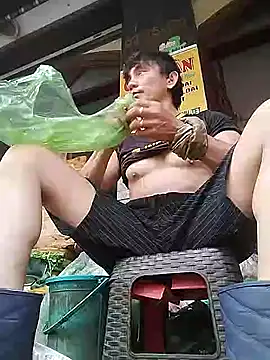 traiwe06 online show from May 4, 2026, 1:34 am