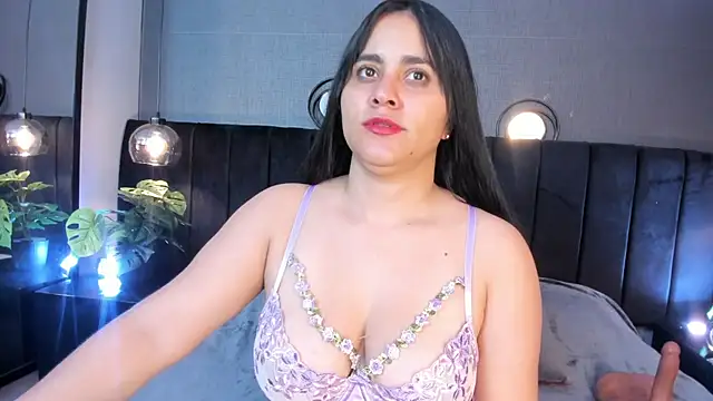 alejandra  garcia online show from April 19, 2026, 9:39 pm