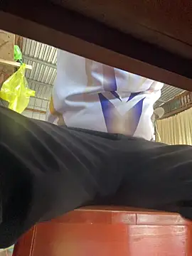 hoang15075 online show from April 12, 2026, 12:59 am