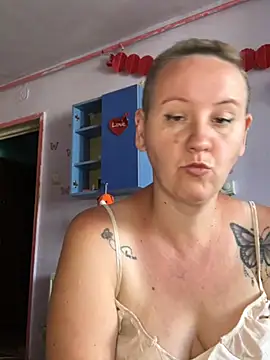 SofiaAmour online show from August 9, 2026, 12:32 pm