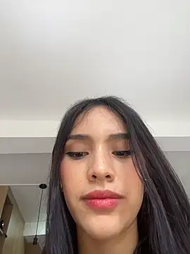 Mia-villalobos online show from April 5, 2026, 3:20 pm