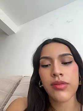 Mia-villalobos online show from June 24, 2026, 3:33 pm