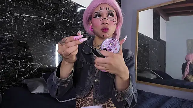 Roxy-Sweett online show from April 11, 2026, 4:17 am