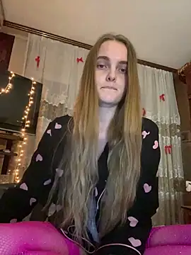 LunaVey online show from June 8, 2026, 6:41 pm