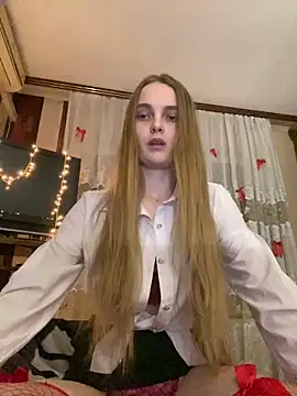 LunaVey online show from June 9, 2026, 6:19 pm