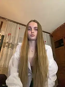 LunaVey online show from June 12, 2026, 6:18 pm