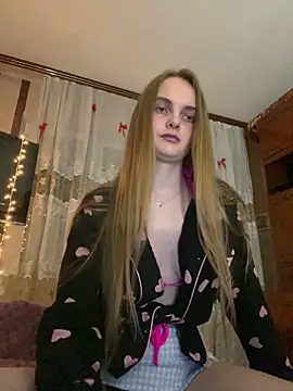 LunaVey online show from June 17, 2026, 6:42 pm