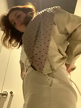 Snapshot of VelvetChloe chatting on April 13, 2026, 2:11 pm VelvetChloe online show from April 13, 2026, 2:11 pm