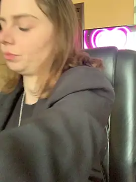 Snapshot of VelvetChloe chatting on April 14, 2026, 12:00 pm VelvetChloe online show from April 14, 2026, 12:00 pm