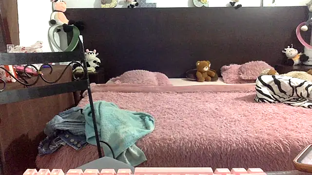 mommy-Milf online show from April 12, 2026, 2:05 am