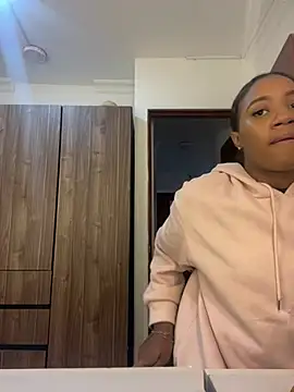 Emi rousse online show from April 13, 2026, 12:21 pm