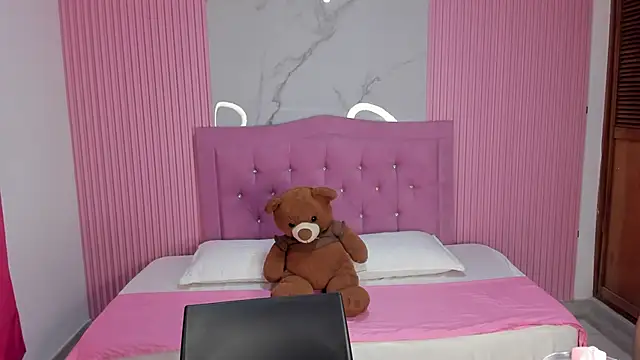 Mily17  online show from April 13, 2026, 10:54 am