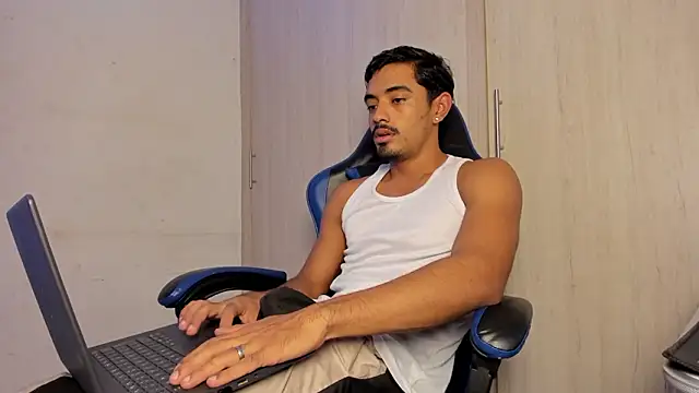 Snapshot of jossi12345j chatting on March 17, 2026, 1:58 pm jossi12345j online show from March 17, 2026, 1:58 pm