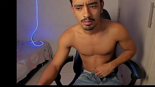 Snapshot of jossi12345j chatting on March 20, 2026, 12:21 pm jossi12345j online show from March 20, 2026, 12:21 pm