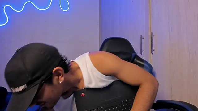 Snapshot of jossi12345j chatting on April 6, 2026, 1:14 am jossi12345j online show from April 6, 2026, 1:14 am