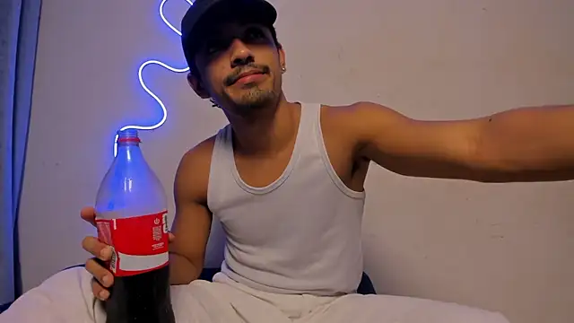 Snapshot of jossi12345j chatting on April 8, 2026, 2:44 am jossi12345j online show from April 8, 2026, 2:44 am