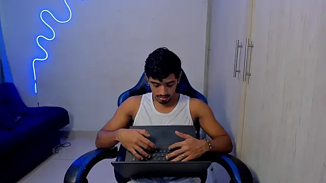 Snapshot of jossi12345j chatting on April 12, 2026, 1:49 pm jossi12345j online show from April 12, 2026, 1:49 pm