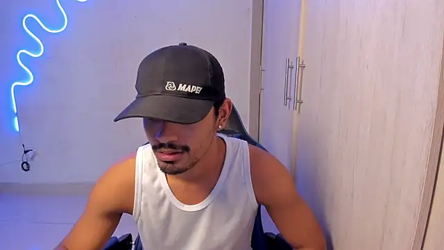 Snapshot of jossi12345j chatting on April 14, 2026, 5:02 am jossi12345j online show from April 14, 2026, 5:02 am