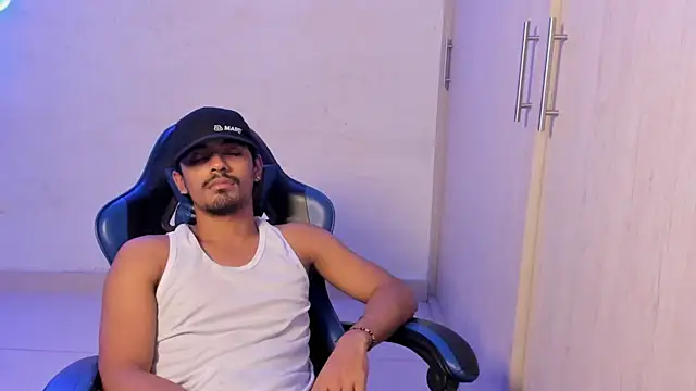 Snapshot of jossi12345j chatting on April 15, 2026, 9:05 am jossi12345j online show from April 15, 2026, 9:05 am