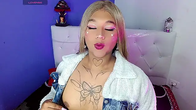 Snapshot of isadoraqueeen chatting on March 4, 2026, 4:40 am isadoraqueeen online show from March 4, 2026, 4:40 am