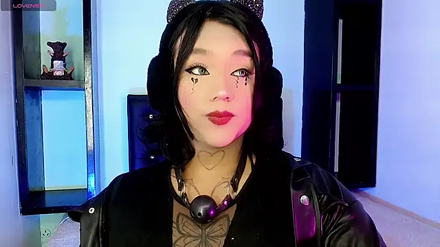 Snapshot of isadoraqueeen chatting on April 9, 2026, 4:23 am isadoraqueeen online show from April 9, 2026, 4:23 am