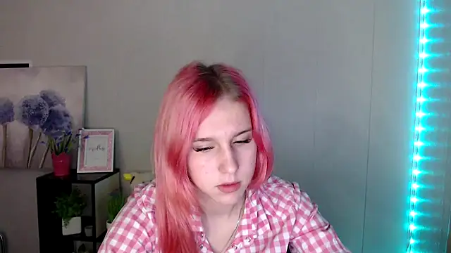 Scarlett lil online show from April 3, 2026, 7:28 am