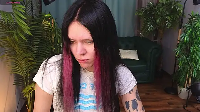 kittenlolla online show from March 25, 2026, 5:35 am