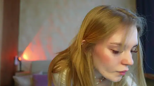 cyberl0ve  online show from April 5, 2026, 3:42 pm