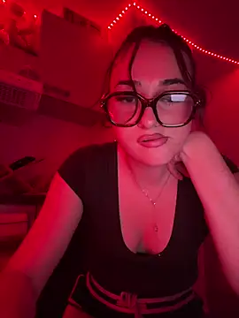 Claraaaaa06 online show from April 5, 2026, 8:39 pm