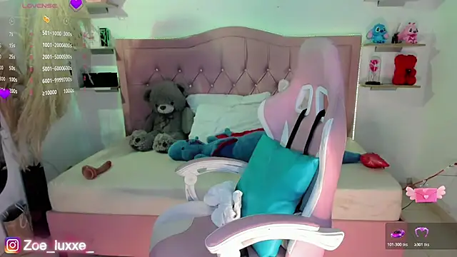 Snapshot of Zoe_Luxxe_ chatting on July 14, 2026, 9:09 pm Zoe Luxxe online show from July 14, 2026, 9:09 pm