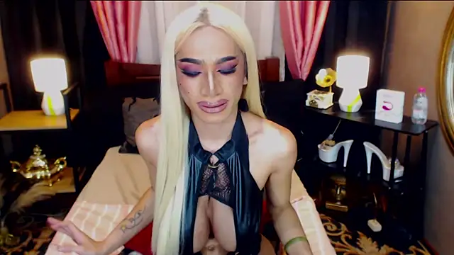 KieraLee online show from May 24, 2026, 11:15 am