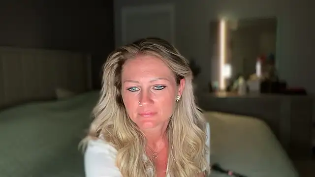 BlondeMilf82 online show from June 19, 2026, 7:12 am