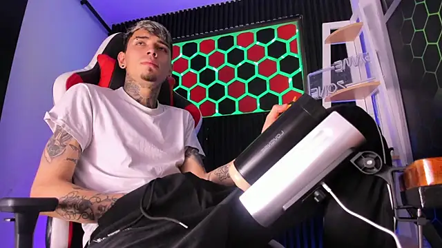 Max Hader  online show from April 7, 2026, 4:24 am