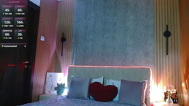 Snapshot of KatarinaHeaven chatting on May 10, 2026, 9:31 pm KatarinaHeaven online show from May 10, 2026, 9:31 pm