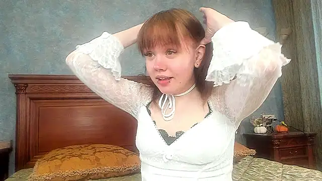 LeahAllsop online show from May 15, 2026, 2:51 am
