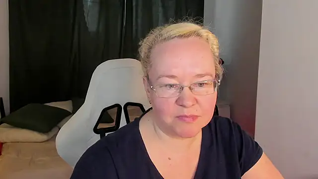 ViolaSmithh online show from April 24, 2026, 8:50 am