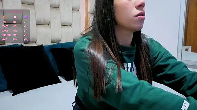 Snapshot of dafneblase chatting on June 24, 2026, 1:21 pm dafneblase online show from June 24, 2026, 1:21 pm