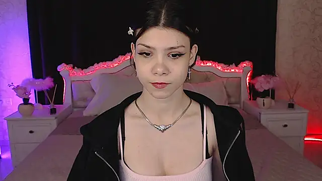 llittle-peachh online show from March 7, 2026, 3:53 pm