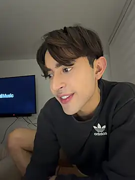 MatthewMoore  online show from April 18, 2026, 2:59 am