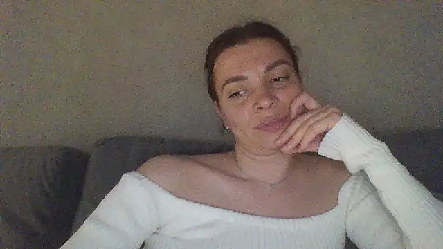 Luna2547 online show from April 26, 2026, 6:16 pm