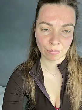 Luna2547 online show from May 2, 2026, 11:37 am