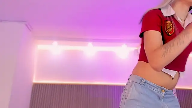 ashvalentine  online show from March 6, 2026, 7:54 pm