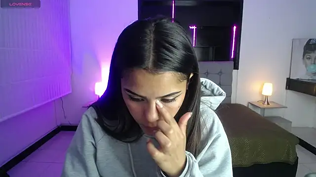  chloe 1 online show from March 25, 2026, 1:50 pm