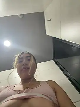 ManuelaVeeleez online show from March 20, 2026, 3:33 am