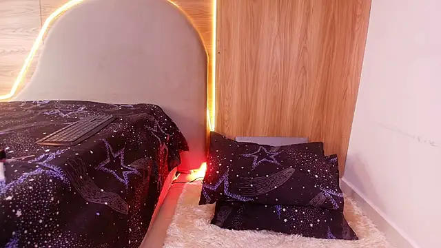 kiara lp online show from April 15, 2026, 3:02 am