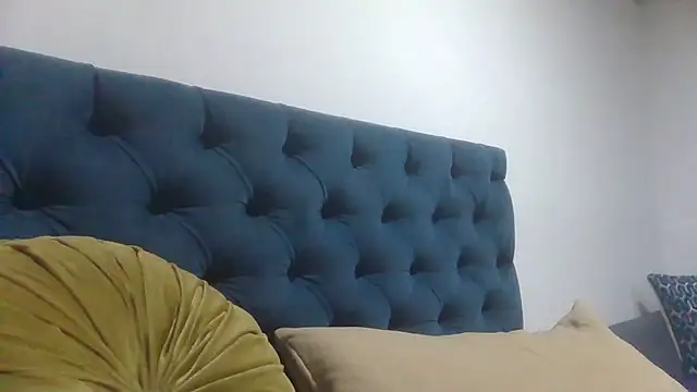 Jiwon Han online show from April 17, 2026, 12:46 am