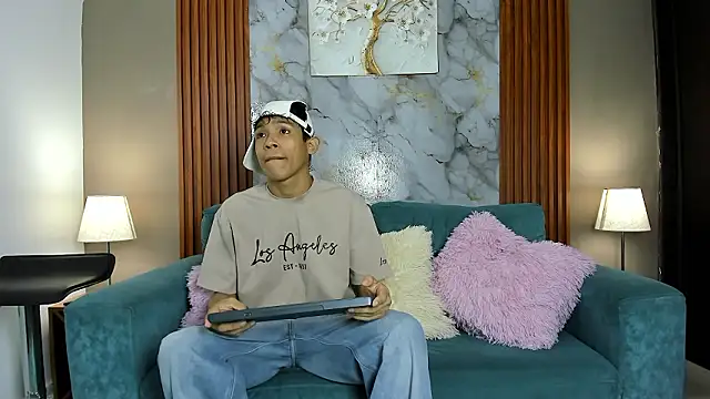 SKINNY BOYXXX online show from March 7, 2026, 7:16 am