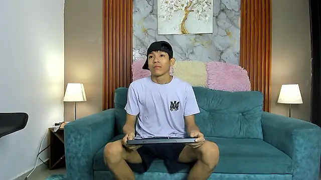 SKINNY BOYXXX online show from March 11, 2026, 7:36 am