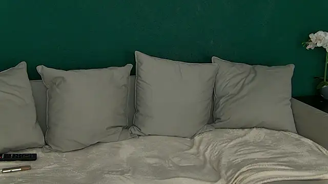 SkinnyNatty online show from March 11, 2026, 5:02 am